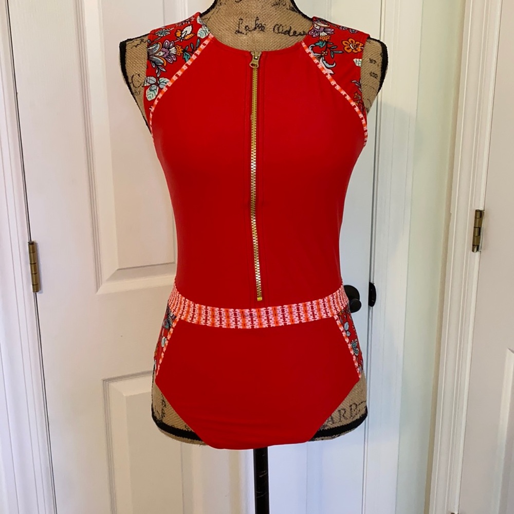 Gorgeous Ellen Tracy swimsuit